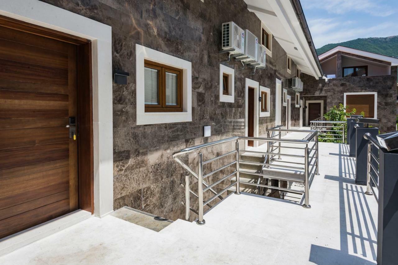 Waikiki Apartments Tivat Zewnętrze zdjęcie